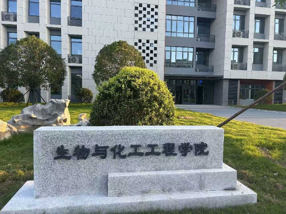 绥棱县扬州职业大学体育场高杆灯项目